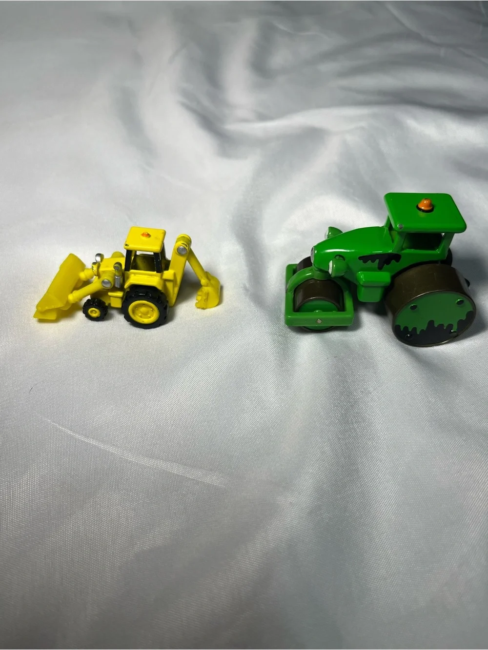 Lot of 2 Vintage 2004 Bob the Builder Scoop & Roley Vehicles Diecast Toy Cars